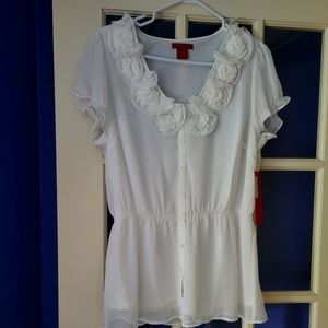 Beautiful Summery Top in soft white Sunny Leigh, size L, NWT